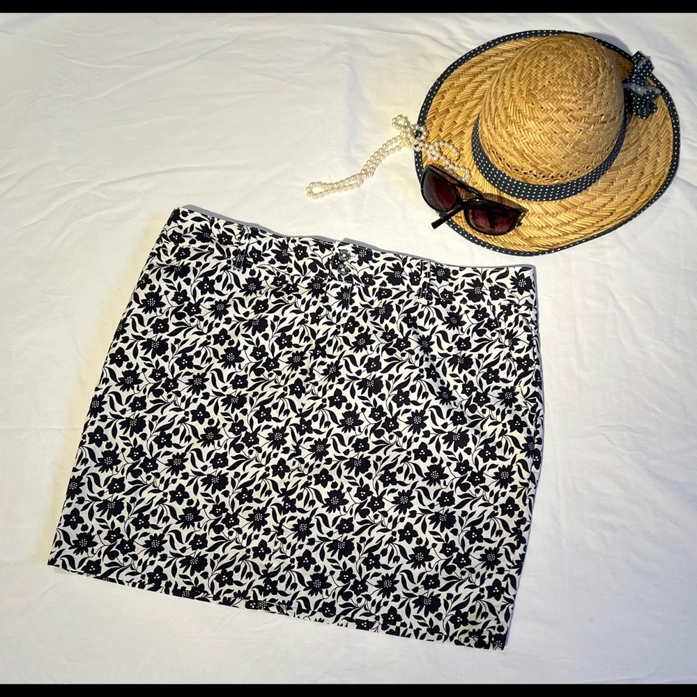 Chaps Blue / White Floral Straight Skirt Sz 14